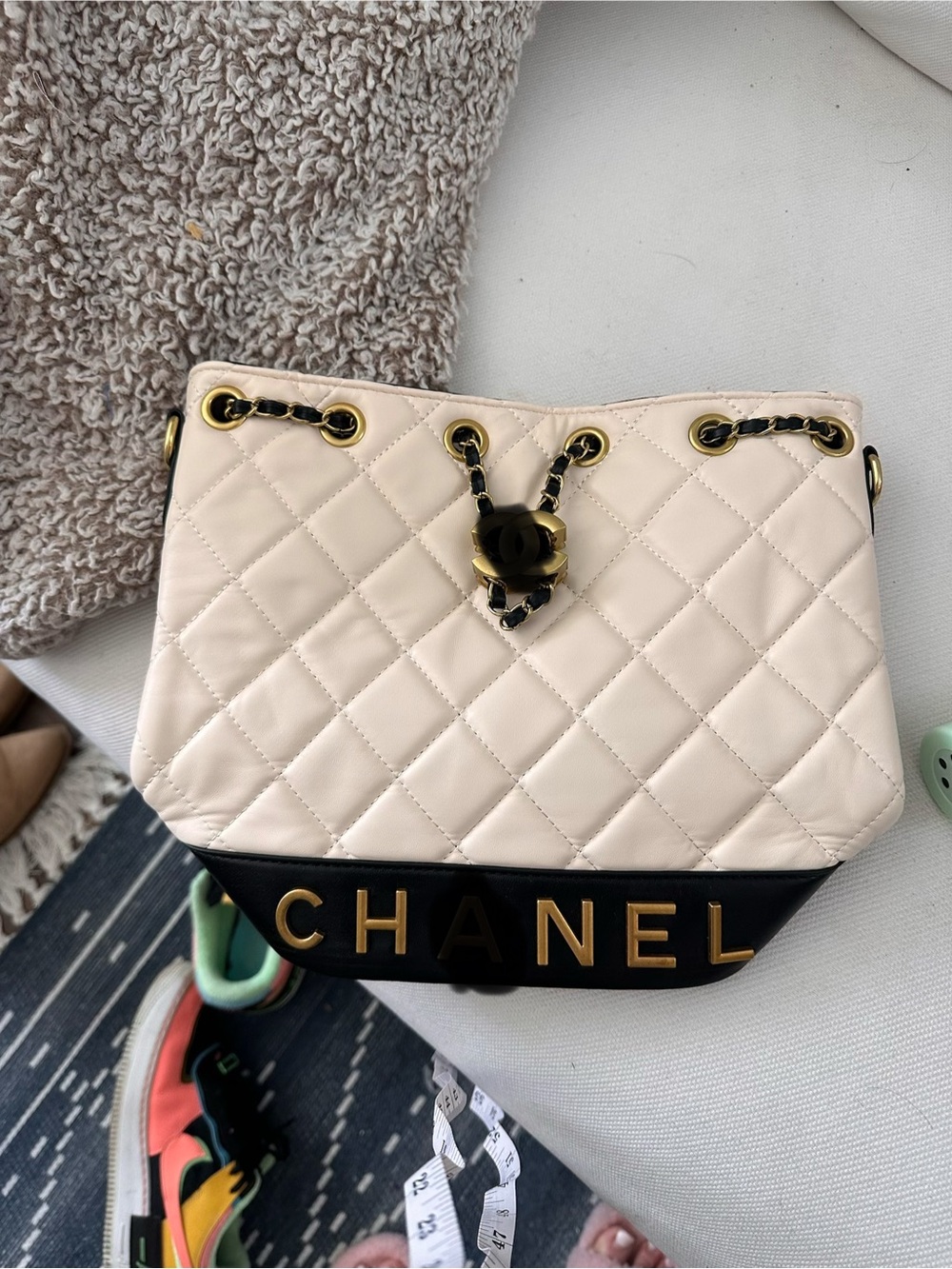 FASHION INSPO BUCKET BA Two-Tone Quilted Drawstring Shoulder Bag - Cream & Black